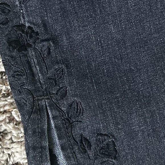 Levi’s 711 Raw Hem Skinny Jeans - Picture 10 of 14